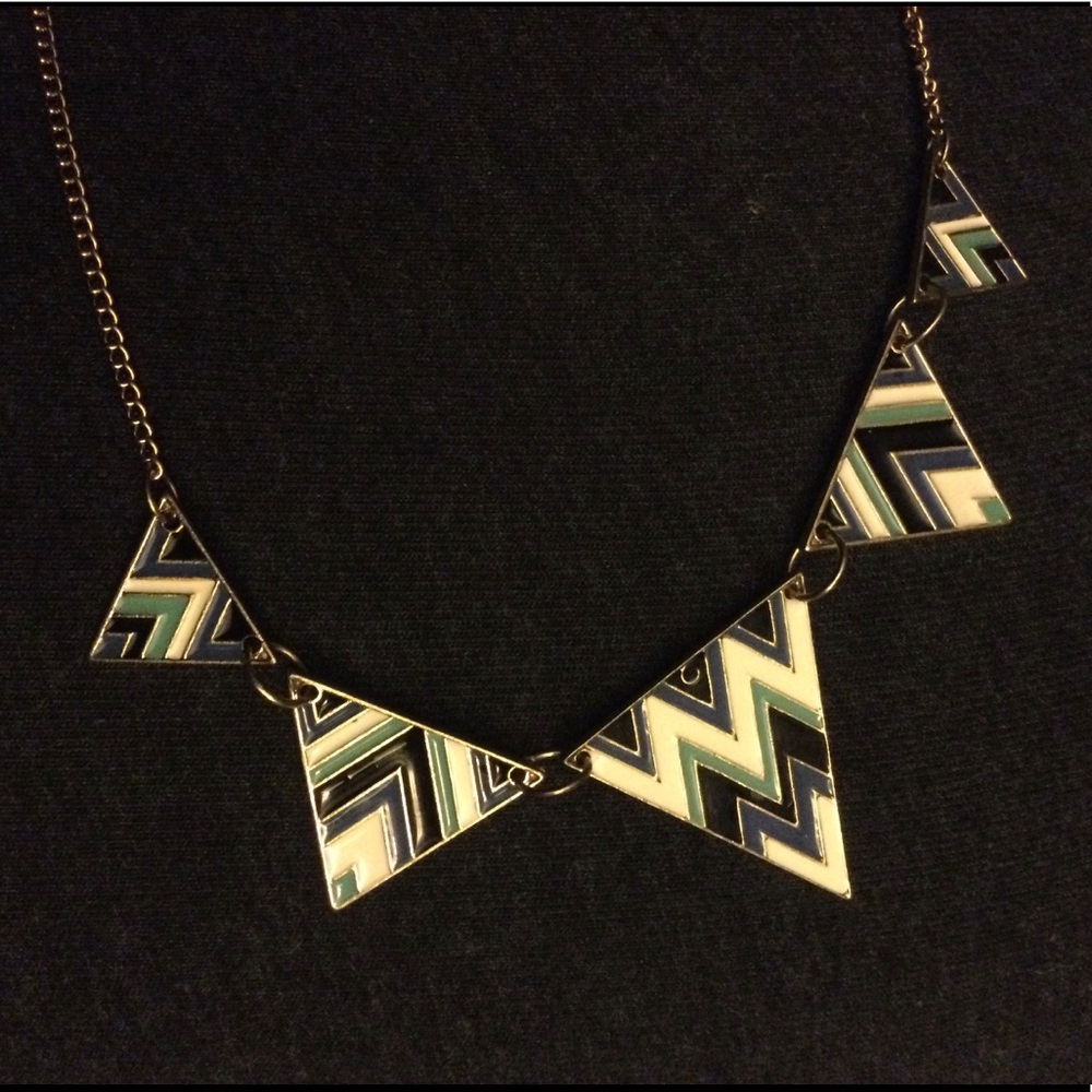 NWT Enamel zigzag triangle necklace